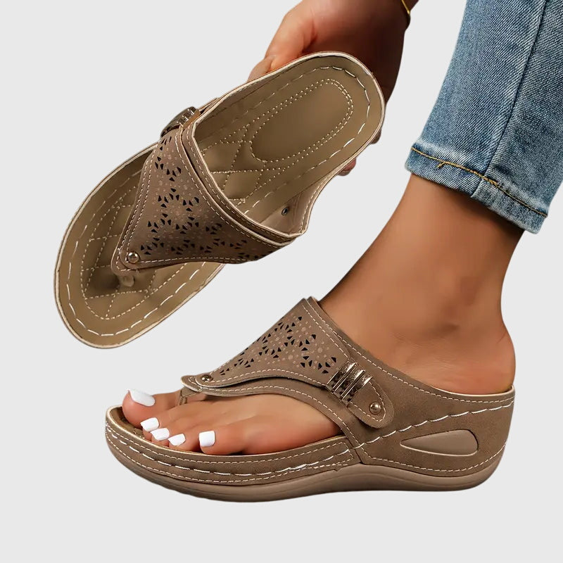 Nora Halvorsdal | Orthopedic Wedge Flip Sandals in Taupe