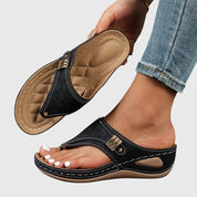 Nora Halvorsdal | Orthopedic Wedge Flip Sandals in Taupe
