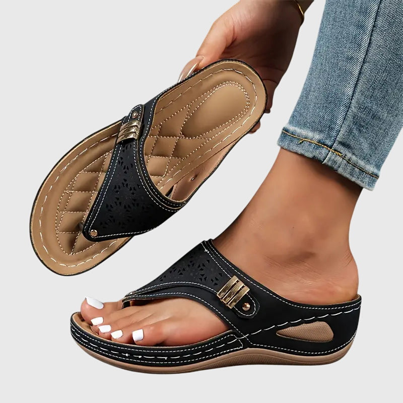 Nora Halvorsdal | Orthopedic Wedge Flip Sandals in Taupe