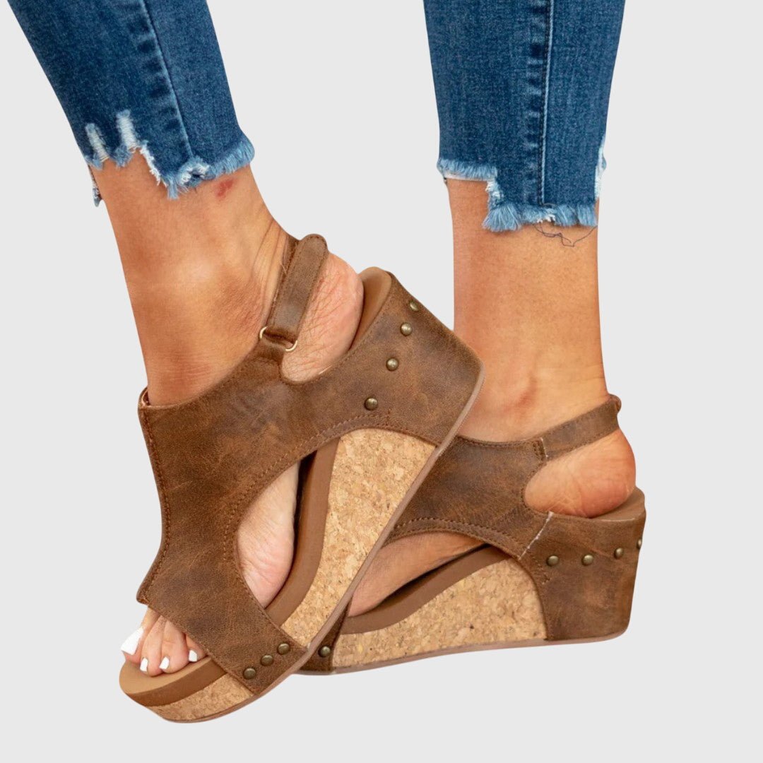 Ingrid Valbrekke | Orthopedic Wedge Sandals in Taupe